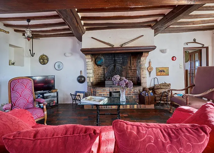 La Ferme De La Chapelle Saint-roch - Maison De 190 M2 *